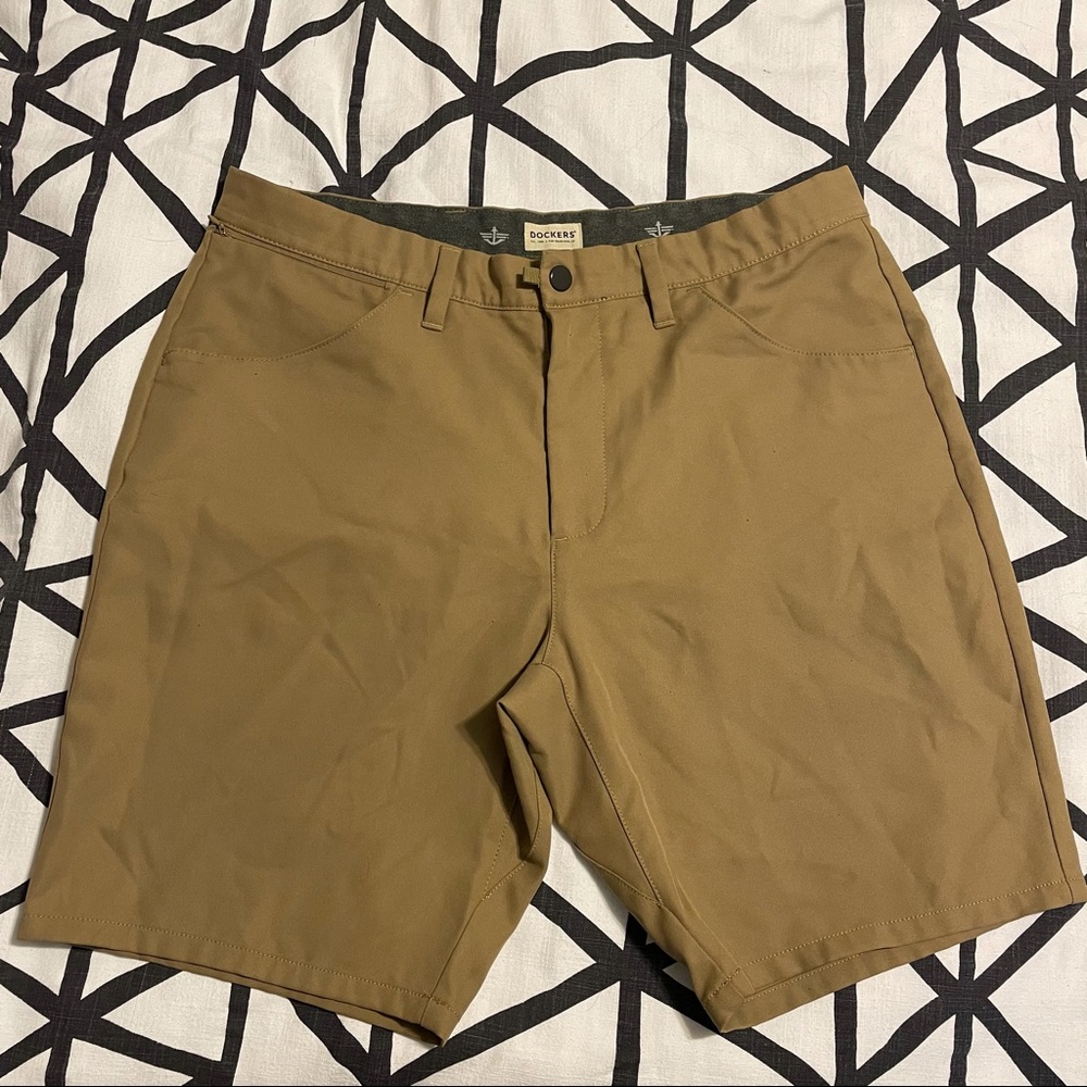 Dockers Ultimate Shorts 9 inch inseam in Khaki